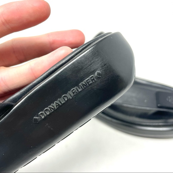 Donald J. Plainer Black Leather Toe Post Sandals 9 - Picture 7 of 8